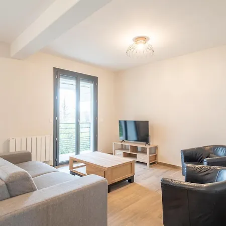 De Standing Apartment
