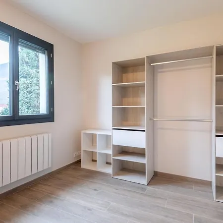 De Standing Apartment